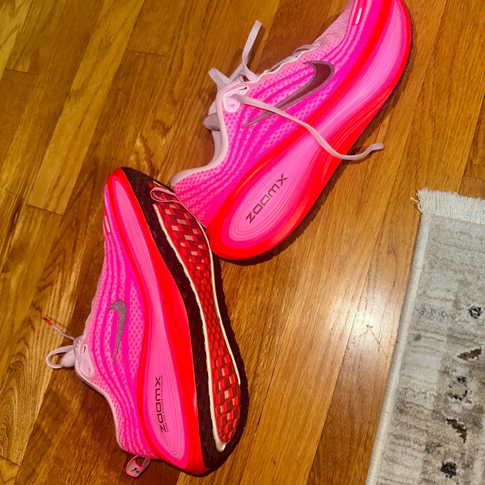 Nike Vomero Plus Hyper Pink/Bright Crimson/Pink Foam/Burgundy Crush HV8154-604